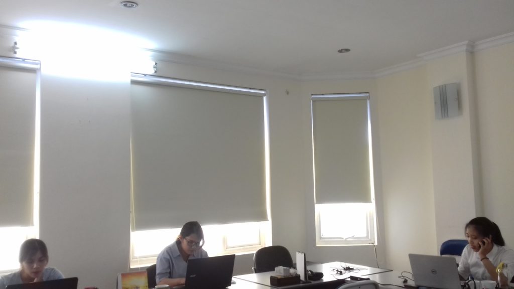 Rèm cuốn có thể kéo, che sáng đến ngang tầm bạn muốn