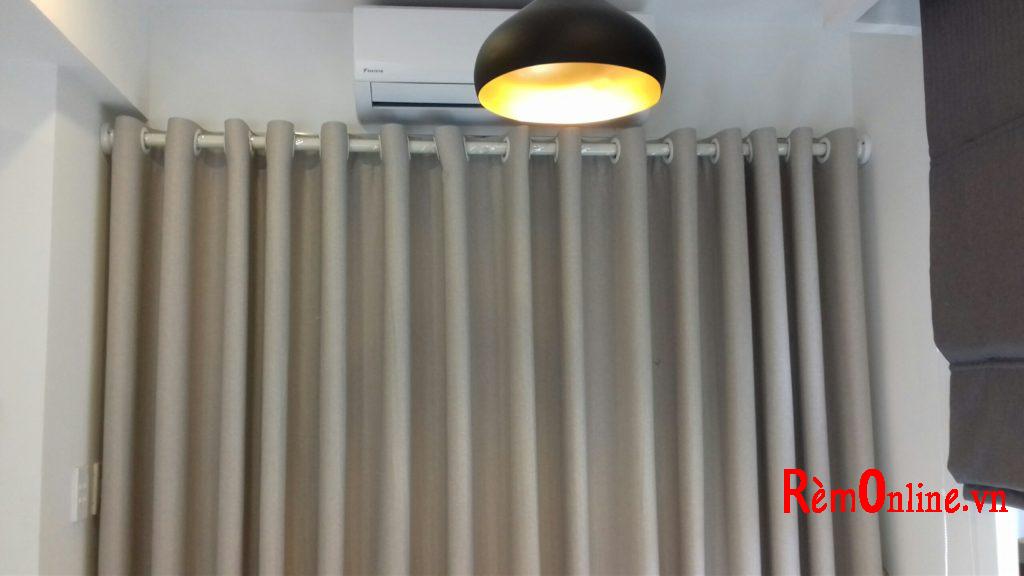 Khi kéo rèm rộng sang 2 bên tạo thành sóng thẳng, các múi sóng được chia đều nhau