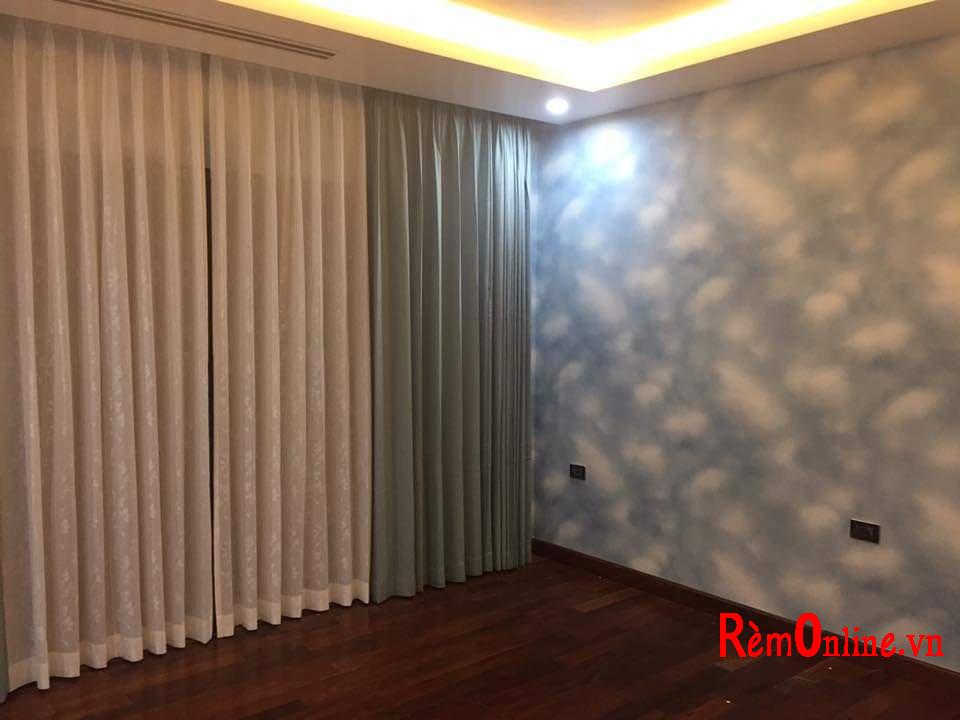 Voan trắng họa tiết nhẹ tạo điểm nhấn mà không quá rối