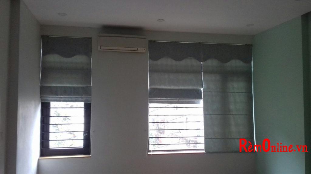 Tùy vào chất liệu vải bạn chọn sẽ có độ dày mỏng và cản sáng khác nhau