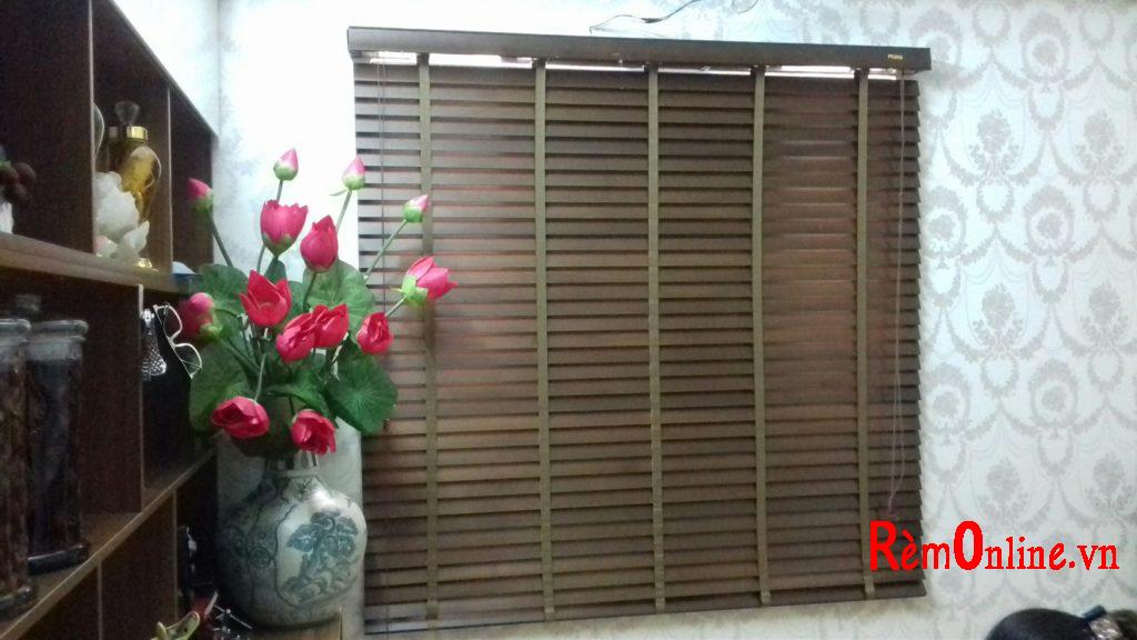lắp đặt rèm gỗ tự nhiên