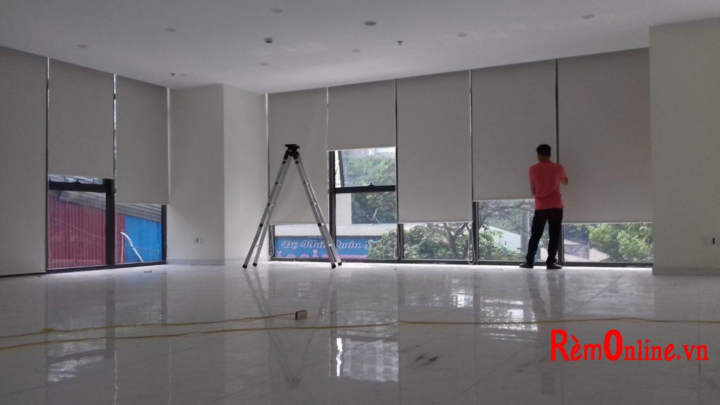 rèm cuốn văn phòng giá rẻ ạ