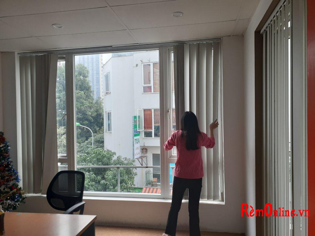 lắp rèm lá dọc cho các văn phòng công ty khắp hà nội