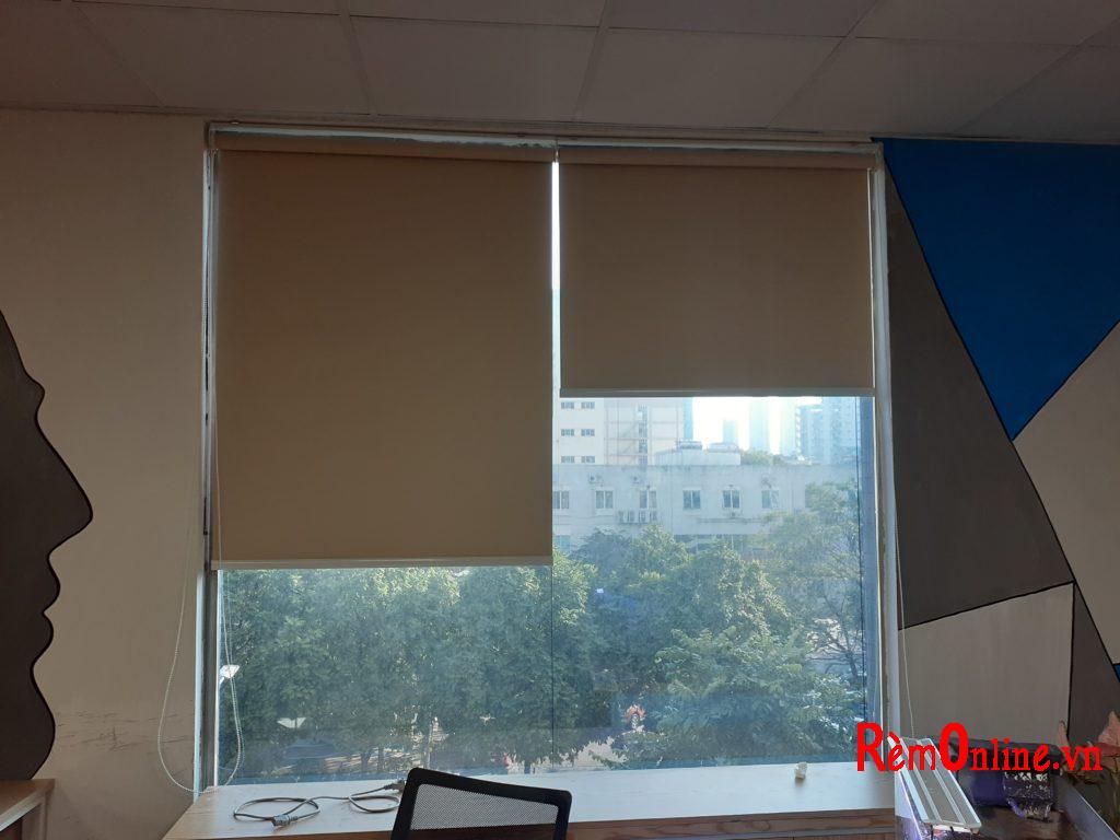 rèm cuốn văn phòng công ty tuy rẻ lại đẹp