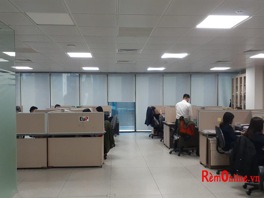 rèm cuốn văn phòng công ty tuy rẻ lại đẹp