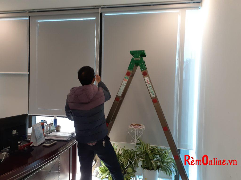 rèm cuốn văn phòng công ty tuy rẻ lại đẹp