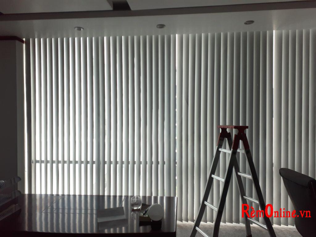 thiết kế lắp đặt rèm lá dọc cản sáng cách nhiệt giá rẻ
