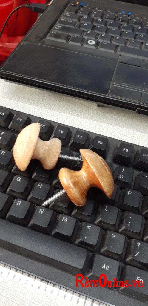 thanh treo trụ đỡ núm vén rèm cửa